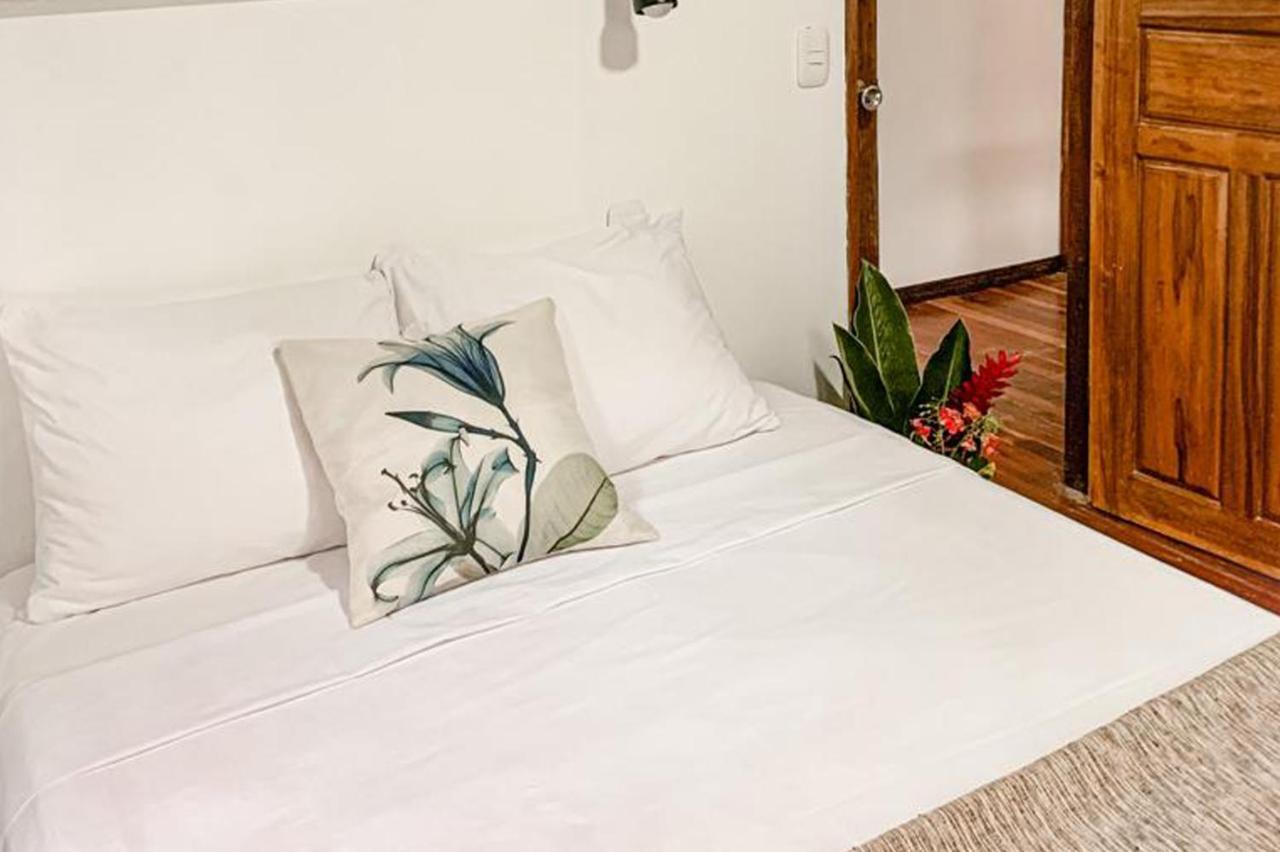 Cabinas Montesol Puerto Viejo de Talamanca Екстериор снимка