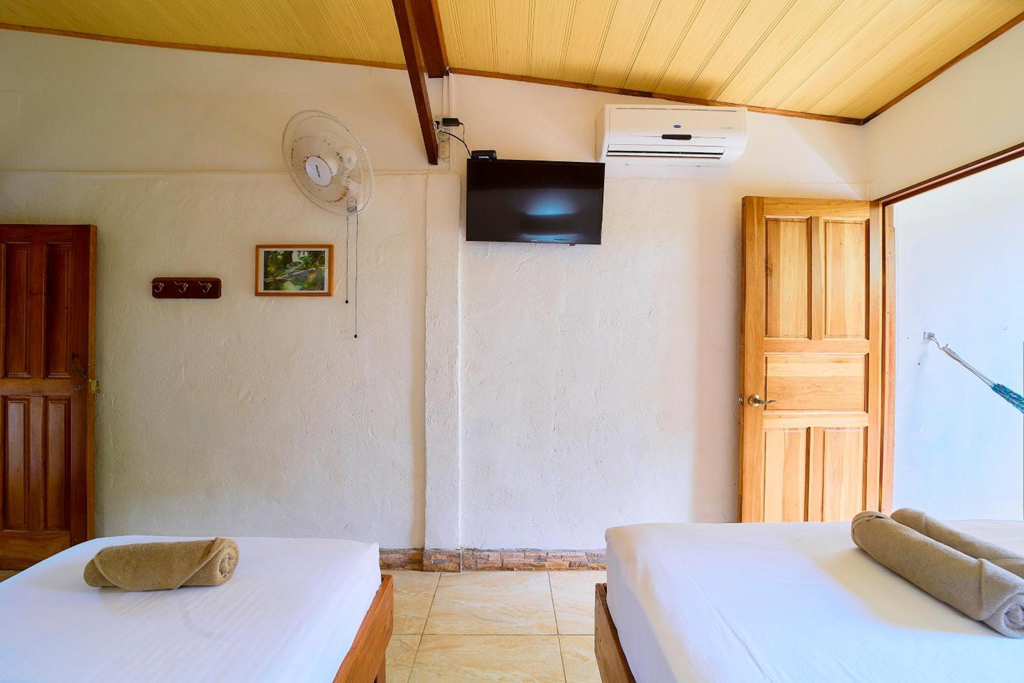Cabinas Montesol Puerto Viejo de Talamanca Екстериор снимка