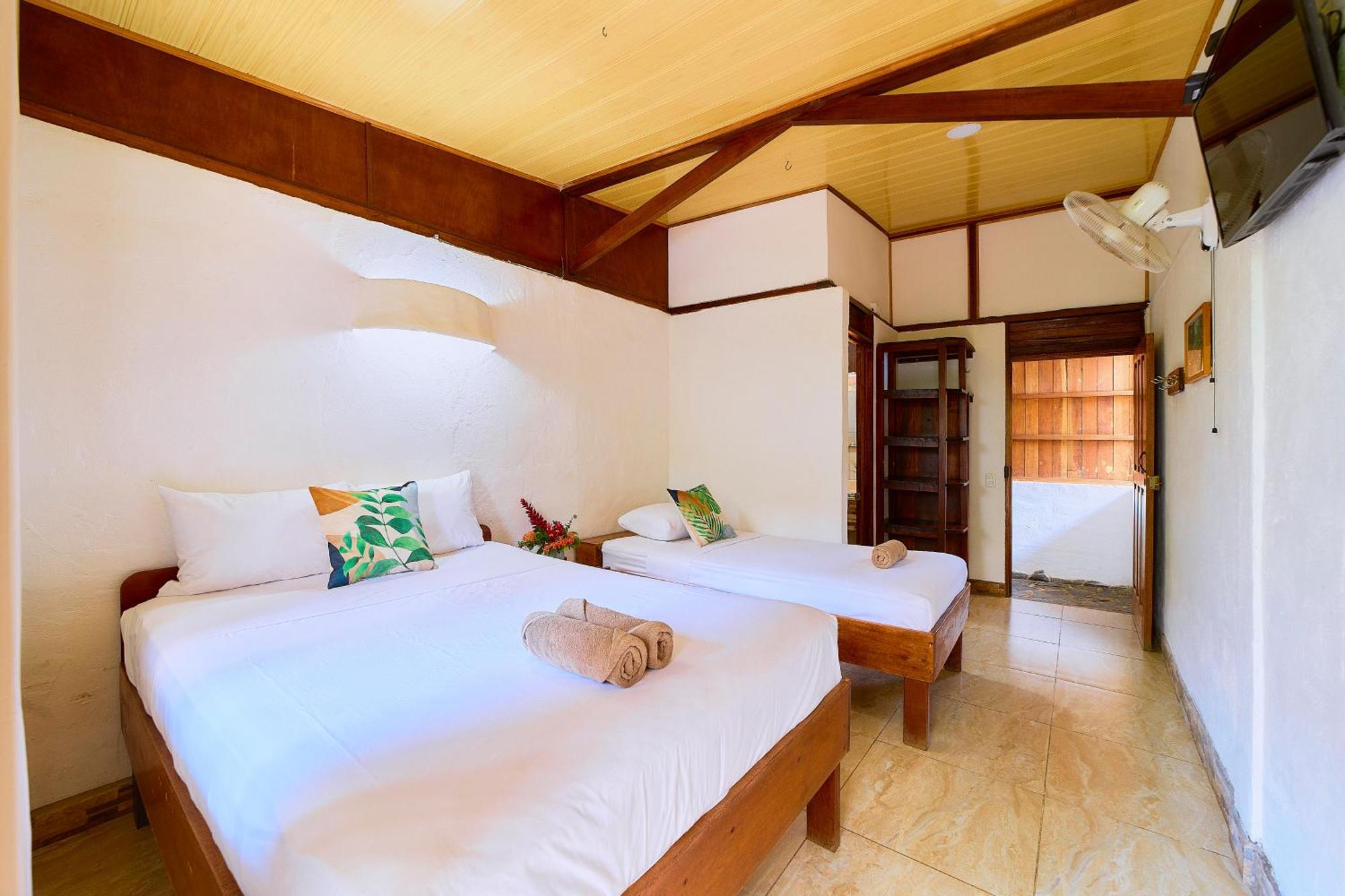 Cabinas Montesol Puerto Viejo de Talamanca Екстериор снимка