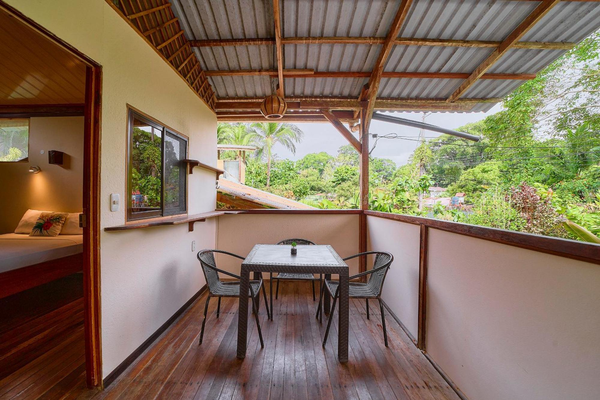 Cabinas Montesol Puerto Viejo de Talamanca Екстериор снимка