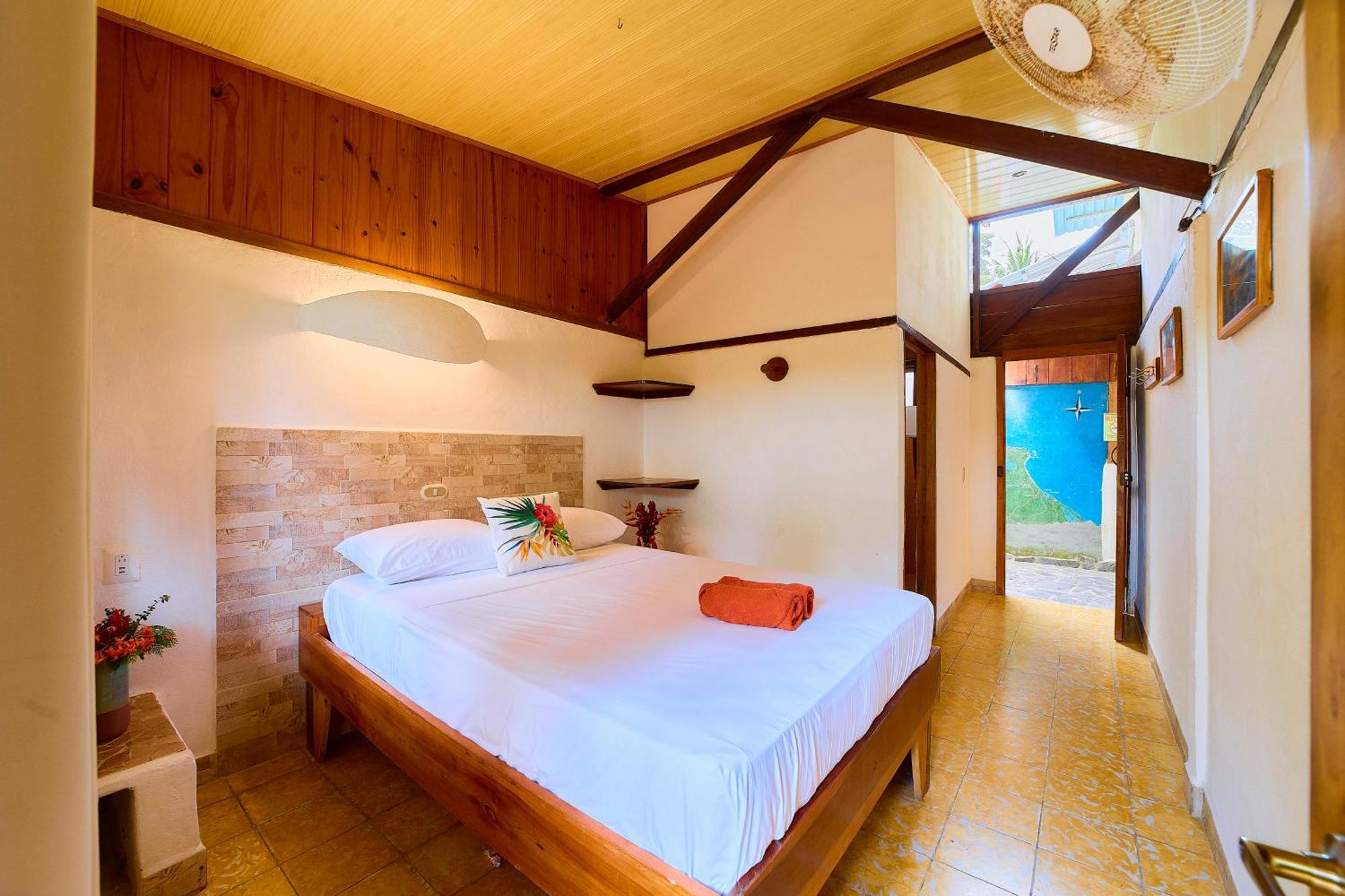 Cabinas Montesol Puerto Viejo de Talamanca Екстериор снимка