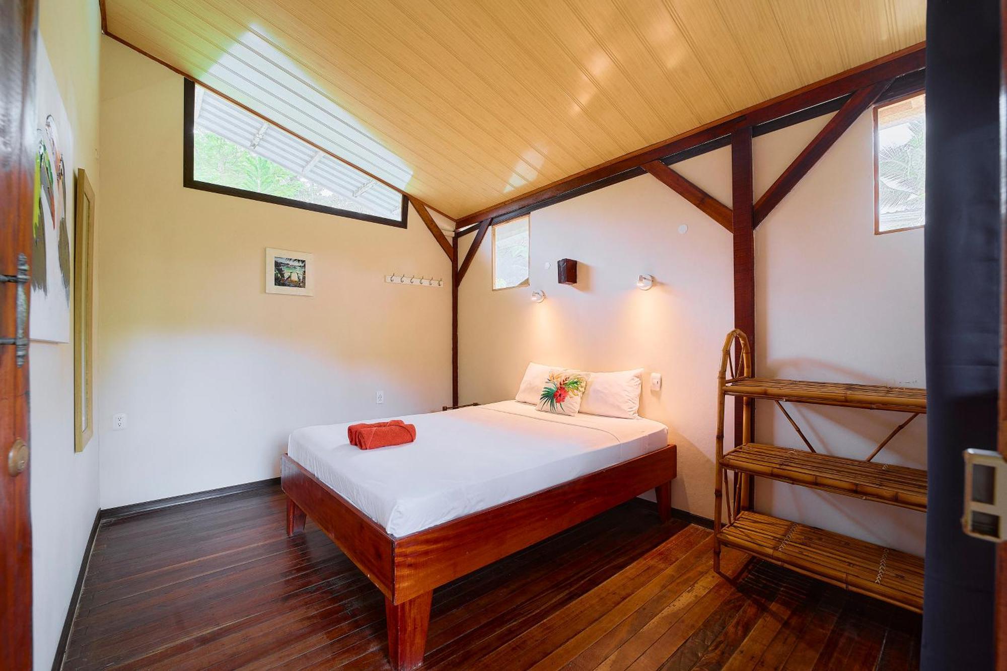 Cabinas Montesol Puerto Viejo de Talamanca Екстериор снимка